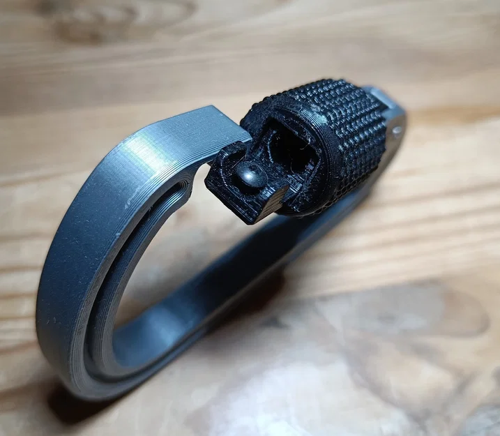 Carabiner có khóa an toàn lò xo (spring loaded secured lock) - Image 4