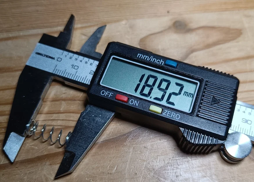 Carabiner có khóa an toàn lò xo (spring loaded secured lock) - Image 6