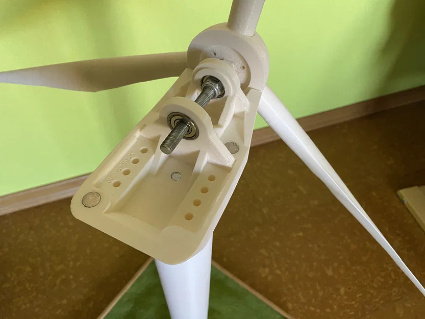 Tuabin gió (Wind Turbine) hoạt động – chừa chỗ gắn máy phát nhỏ - Image 7
