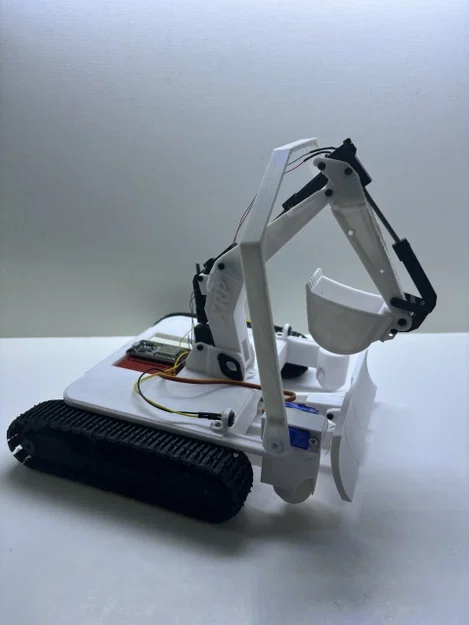 XRP Mover – Robot XRP đa năng với tay servo, track và đèn tích hợp - Image 1