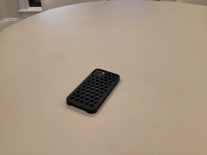 Ốp lưng iPhone 13 họa tiết tổ ong in 3D cực chất - Image 1