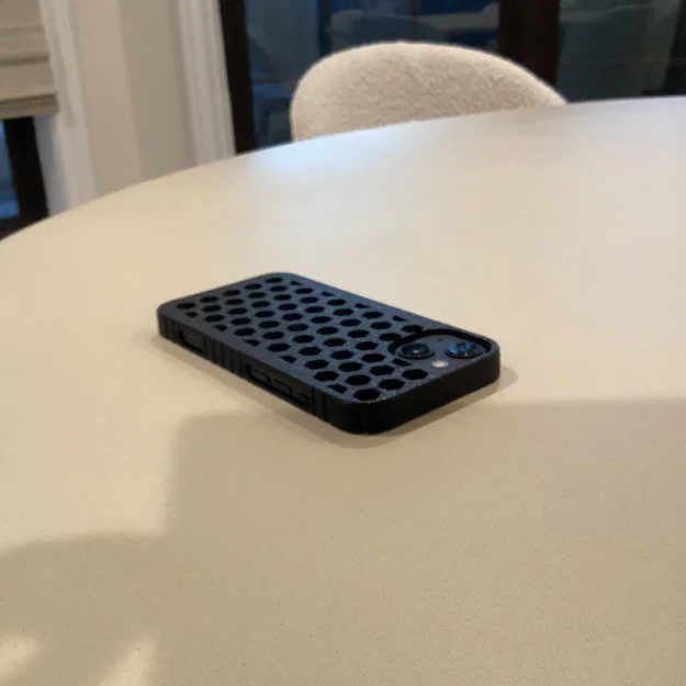 Ốp lưng iPhone 13 họa tiết tổ ong in 3D cực chất - Image 2