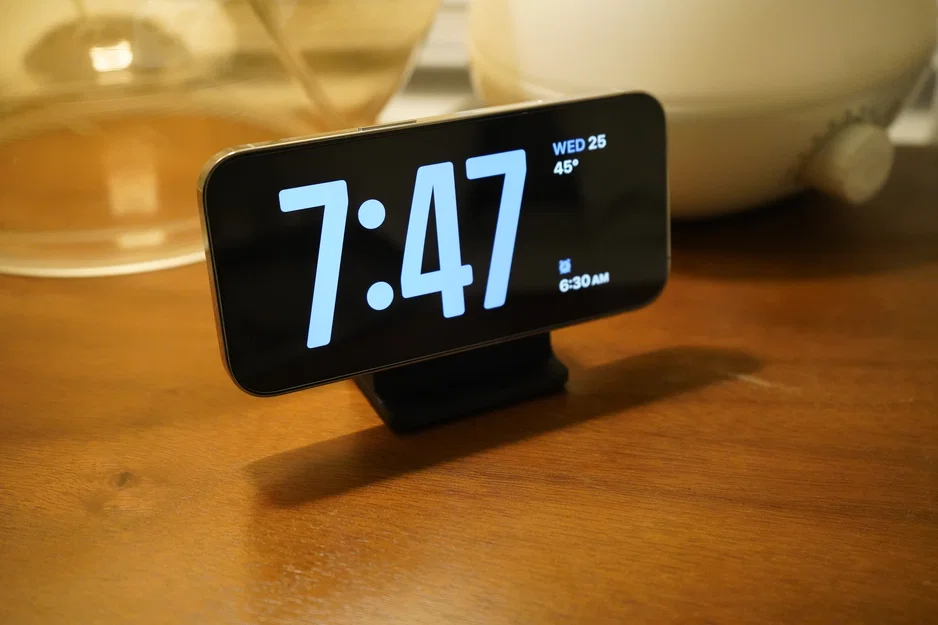 Giá đỡ để bàn cho sạc Anker MagGo (Magsafe Stand) - Image 2