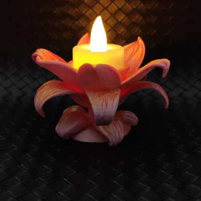 Đế nến LED hình hoa Lily