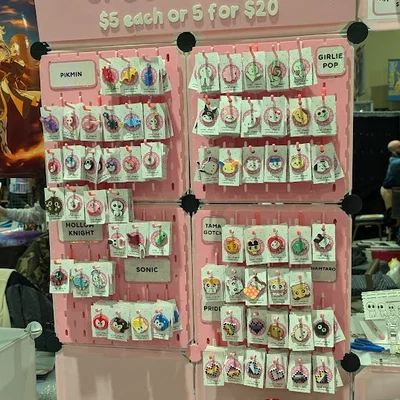 Hệ thống Pegboard cho kệ trưng bày Artist Alley