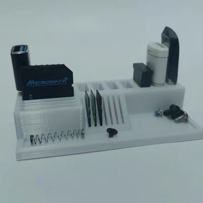 Khay đựng USB và thẻ SD đơn giản kèm ngăn chứa ốc vít