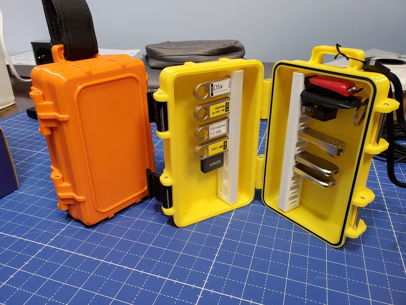 Hộp đựng USB stick rugged & xếp chồng (USB A & USB-C) - Image 1