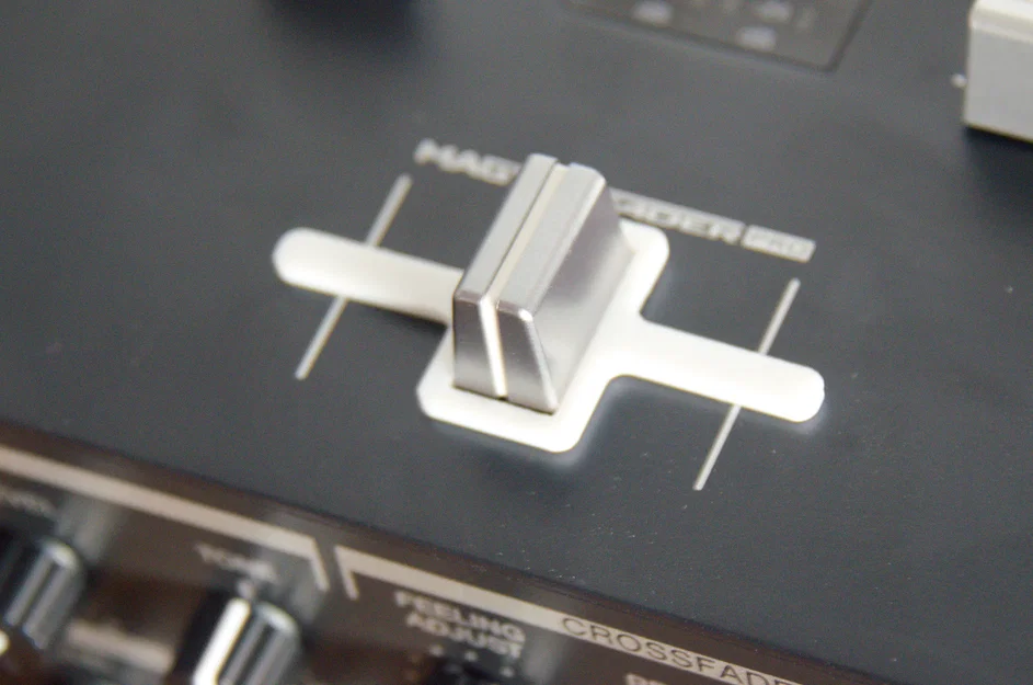 Khóa Crossfader cho Pioneer DJM (Pioneer DJM Crossfader Lock) - Image 1