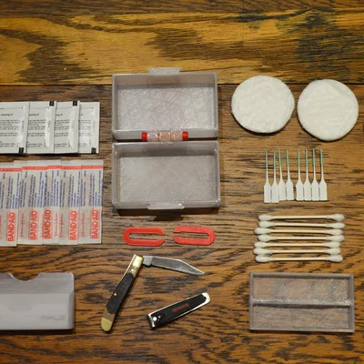 Mini First Aid Kit – Bộ sơ cứu mini nhỏ gọn dễ in