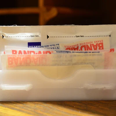 Mini First Aid Kit – Bộ sơ cứu mini nhỏ gọn dễ in
