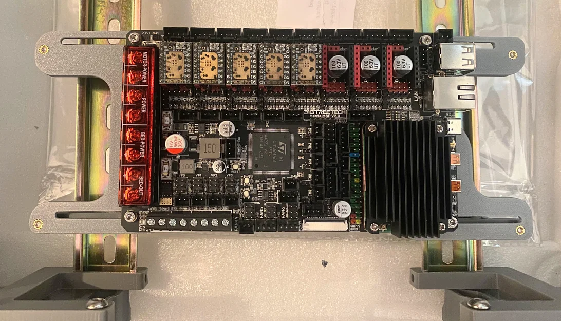 Ngàm gắn BTT Manta M8P Double DIN rail (xoay 90° cho Voron 2.4/Trident) - Image 1