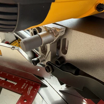 Núm vặn khóa an toàn 3D cho máy cưa DeWalt DWS780