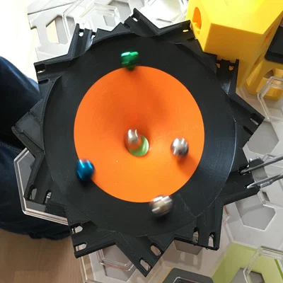 Hyperbolischer Trichter (Phễu hyperbolic cho marble run)