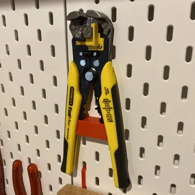 Giá treo kìm tuốt dây Stanley Fatmax cho bảng Ikea Skadis