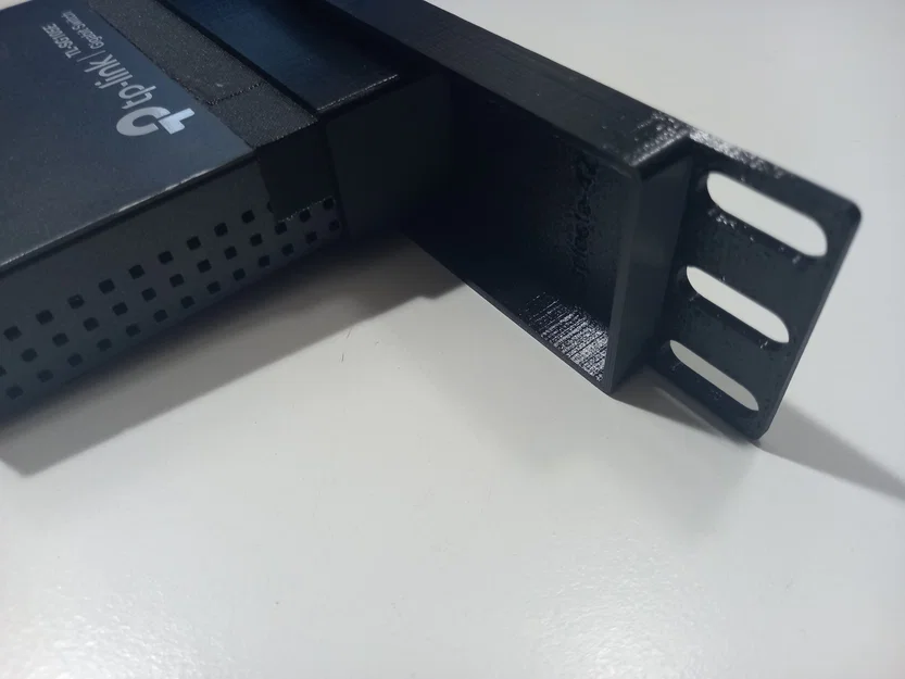 Giá đỡ rack 10 inch chắc chắn cho switch TP-Link TL-SG105E - Image 3