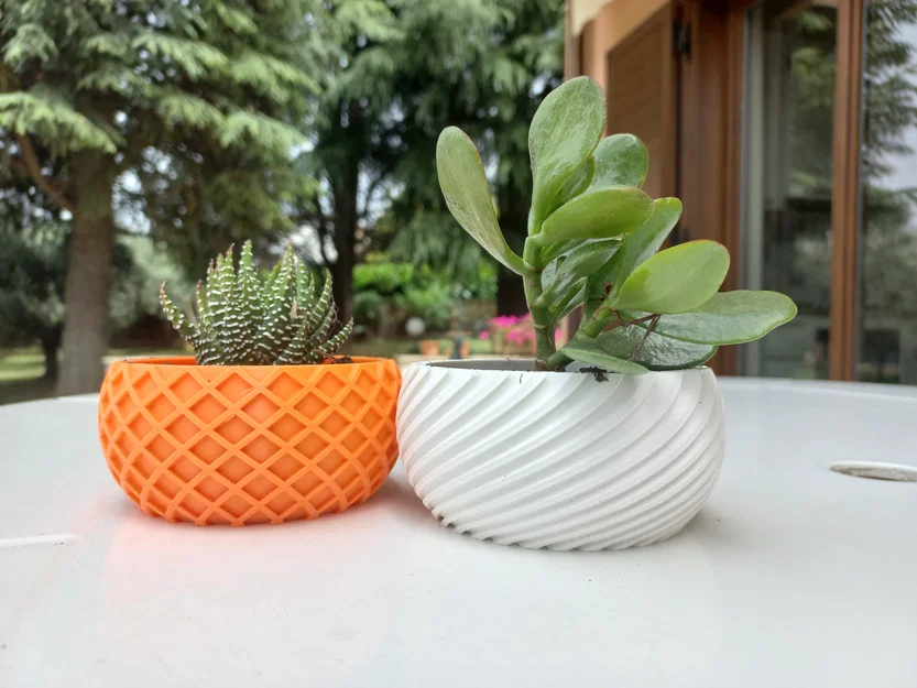 Chậu trồng cây/ bình trang trí họa tiết xoắn ốc (Spiral pattern planter pot vase) - Image 1