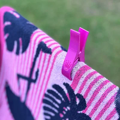 Kẹp Khăn Biển Siêu Gọn Cho Ghế Nằm – The ultimate compact Beach Towel Clip