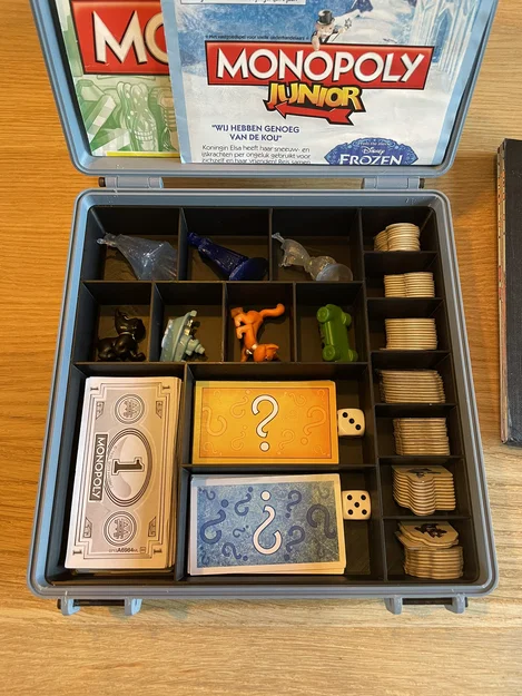 Hộp Monopoly Junior - Image 2