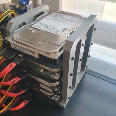 Tháp gắn 4 ổ cứng 3.5" (3.5" HDD Tower)