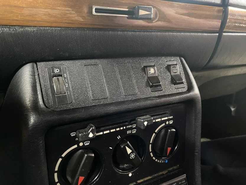 Tấm panel công tắc center console Mercedes-Benz W123 - Image 1