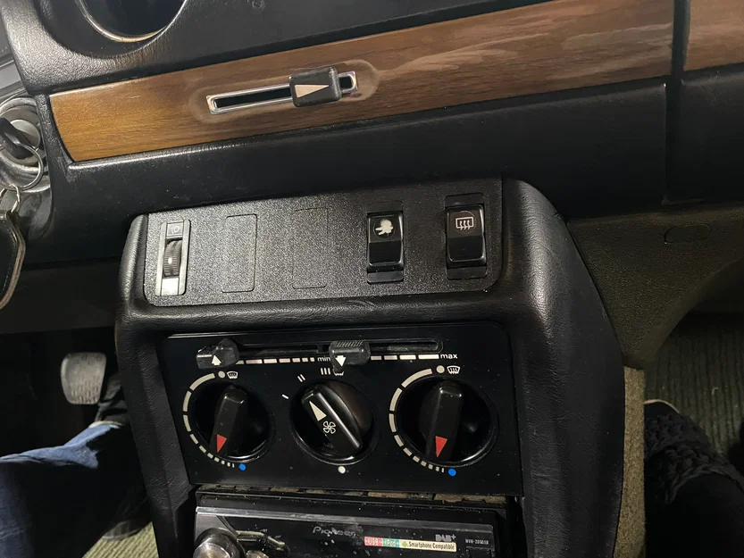 Tấm panel công tắc center console Mercedes-Benz W123 - Image 2