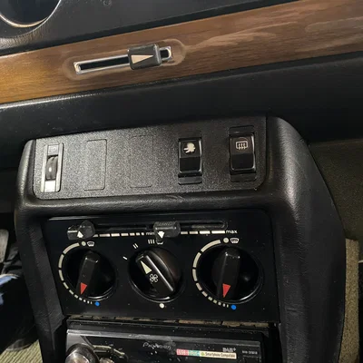 Tấm panel công tắc center console Mercedes-Benz W123