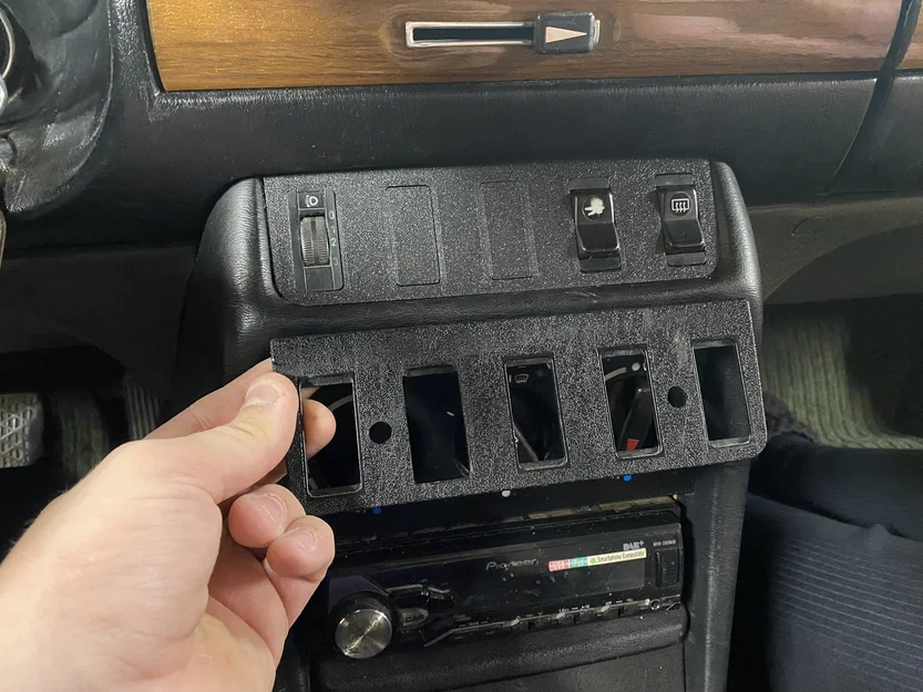 Tấm panel công tắc center console Mercedes-Benz W123 - Image 3