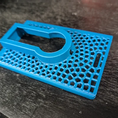 Holder thẻ RSA (badge) với họa tiết Voronoi