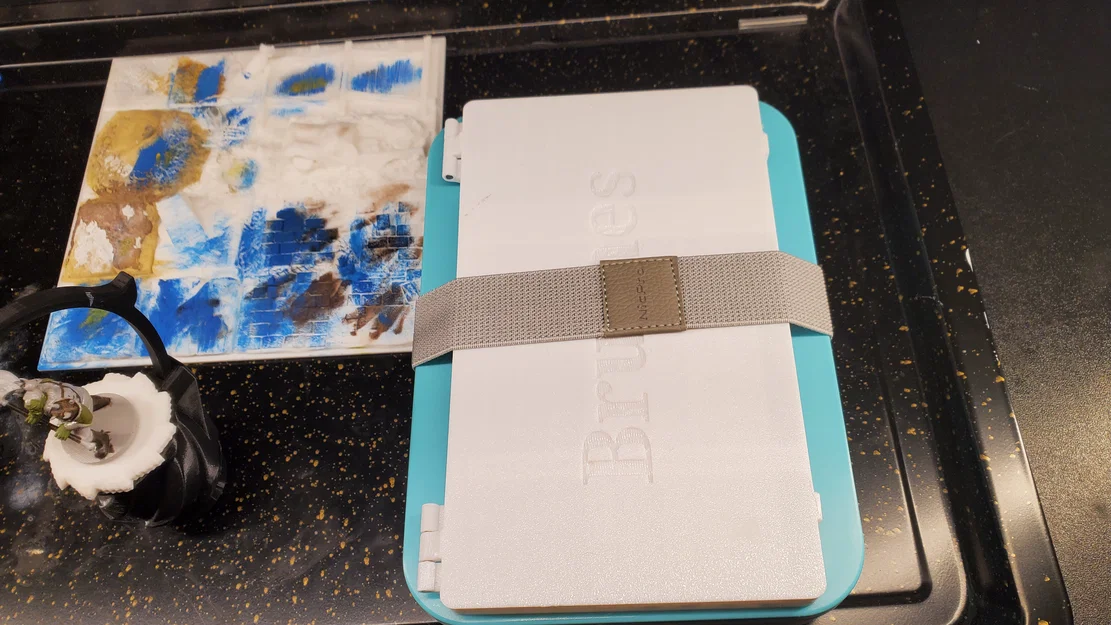 Hộp đựng cọ Army Painter Brush Case - Image 2