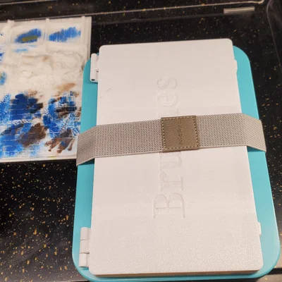 Hộp đựng cọ Army Painter Brush Case