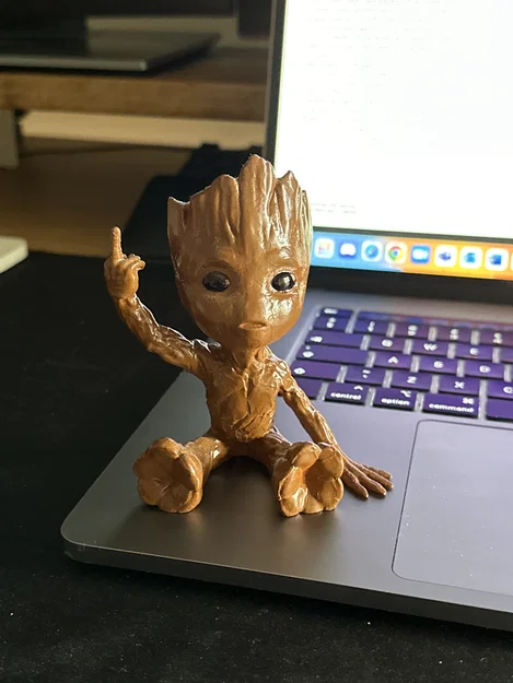 Chậu cây Baby Groot giơ ngón giữa (Middle Finger) V2 - Image 2