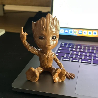Chậu cây Baby Groot giơ ngón giữa (Middle Finger) V2