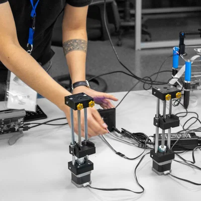 Bơm xi-lanh mã nguồn mở (Open-Source Syringe Pumps)