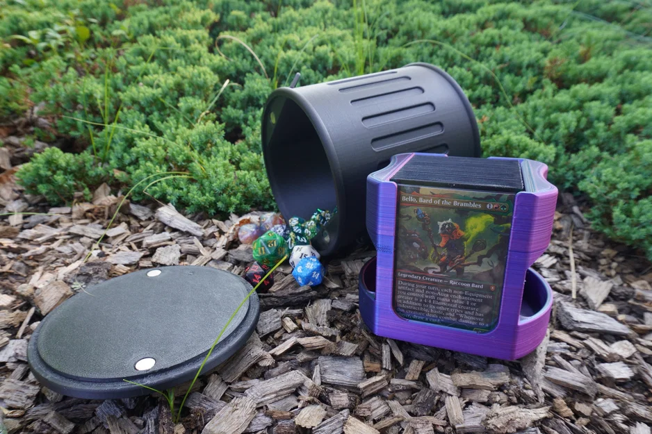 Hộp Đựng Deck Commander “Thùng Rác” (Trashcan Commander Deck Box) - Image 1