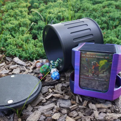Hộp Đựng Deck Commander “Thùng Rác” (Trashcan Commander Deck Box)