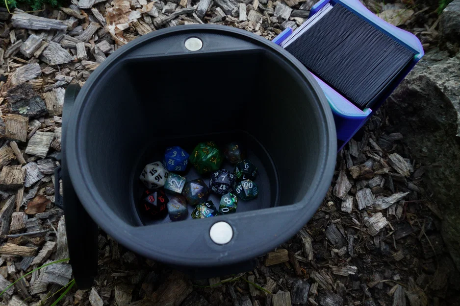 Hộp Đựng Deck Commander “Thùng Rác” (Trashcan Commander Deck Box) - Image 3