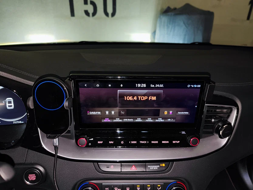Giá đỡ ĐT Kia Proceed GT cho Xiaomi Mi 20W Wireless Car Charger - Image 1