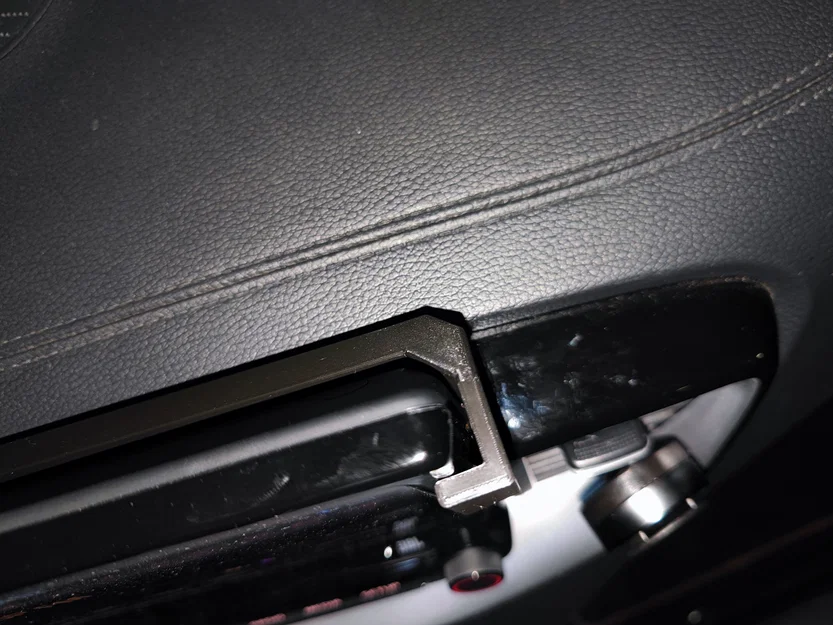 Giá đỡ ĐT Kia Proceed GT cho Xiaomi Mi 20W Wireless Car Charger - Image 4
