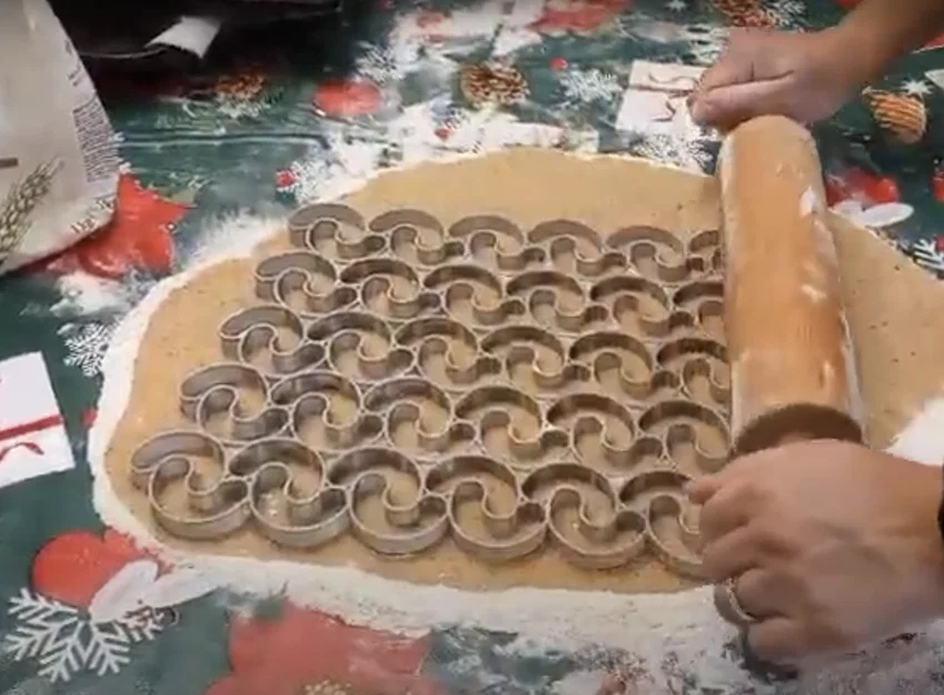 Khuôn cắt nhiều cuộn bánh (rohlíčky) cùng lúc - Image 1