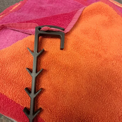Kẹp khăn tắm biển & móc treo du lịch (Beach Towel Clip & Travel Hook)
