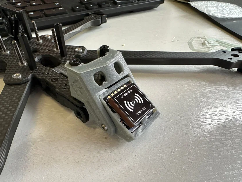 Ngàm gắn GPS 22x22mm cho khung drone FPV VOLADOR II - Image 1