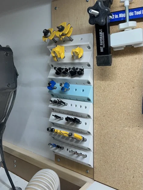 Giá treo tường mũi router 1/4" – parametric - Image 1