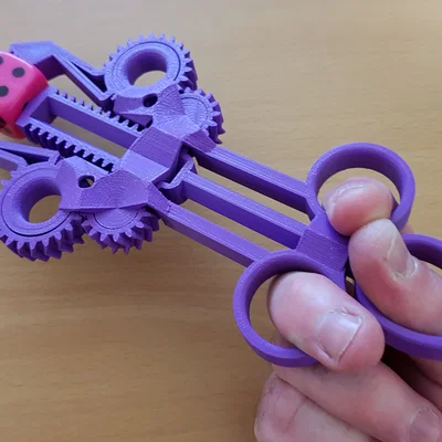 Predator Action Pliers: Kìm gắp cơ khí độc đáo in 3D