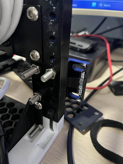 Adapter gắn tường cho rack 10-inch (10-inch rack wall-mount adapter) - Image 3