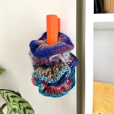 Giá treo scrunchies & dây buộc tóc - Dán tường không cần khoan