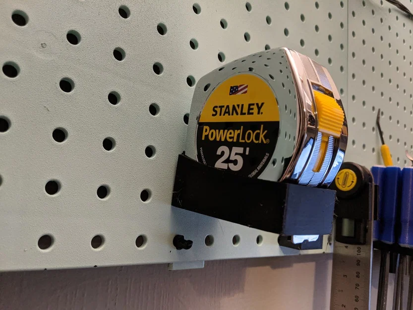 Giá treo thước cuộn Stanley Powerlock trên bảng Pegboard (File STL) - Image 1
