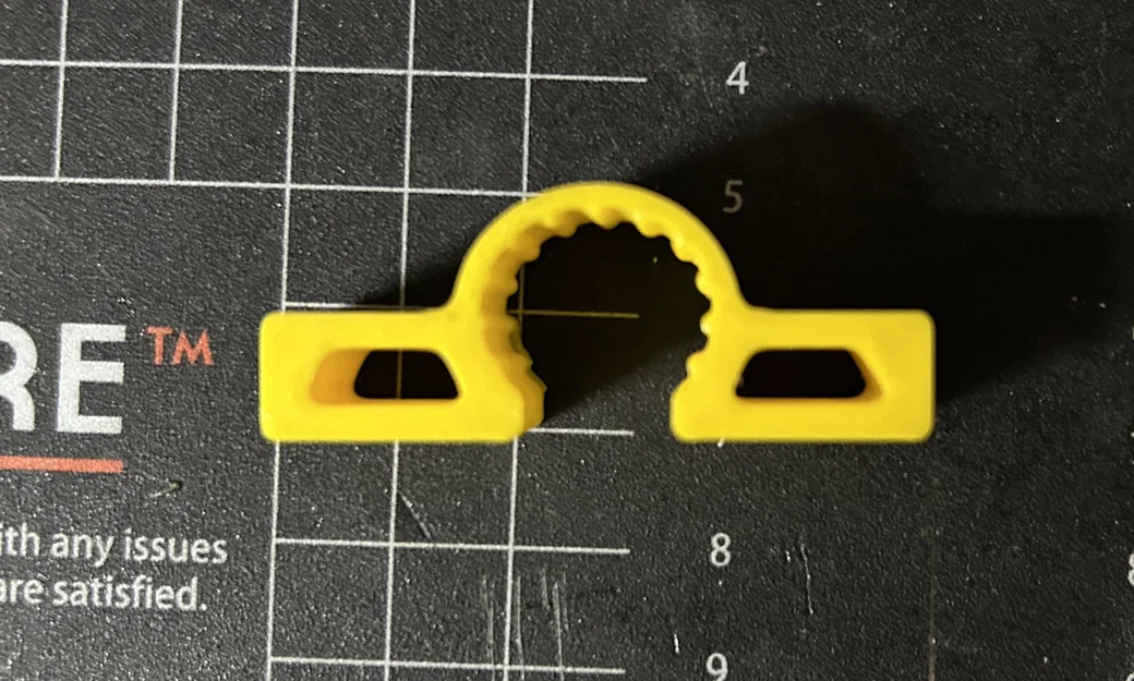 Kẹp giữ ống PEX 1/2 inch kèm 2 lỗ bắt vít chắc chắn - Image 1