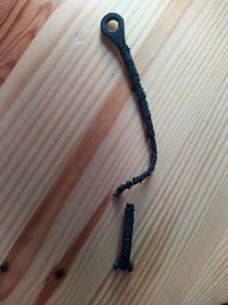 Thanh nẹp nắp bình xăng Audi A4 B6, B9 - Image 3