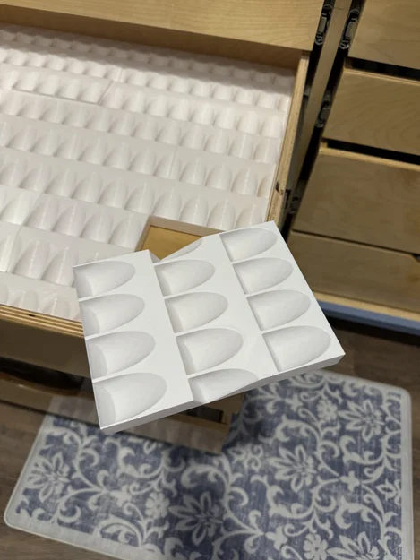 Khay ngăn kéo để chai tinh dầu (ESSENTIAL OIL DRAWER TRAY W/GRIDFINITY) - Image 2