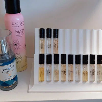 Giá đỡ mẫu nước hoa (Perfume Sample Holder)